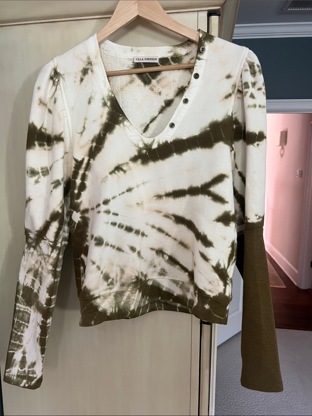 Ulla Johnson Olive & Cream Tie-Dye V-Neck Snap-Detail Long Sleeve sweat shirt